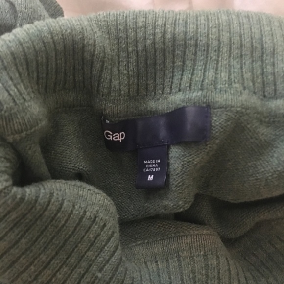 GAP Turtleneck Sweater Size Medium - Picture 2 of 3
